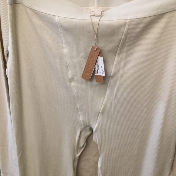 Skims Cream Pajama Set - Picture 6 of 10